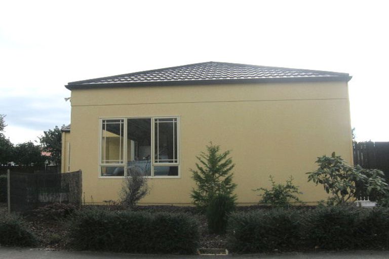 Photo of property in 18 Dalfield Place, Highbury, Palmerston North, 4412
