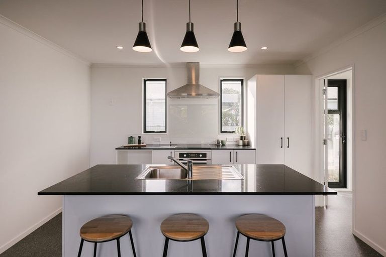 Photo of property in 1 Annandale Avenue, Takaro, Palmerston North, 4410