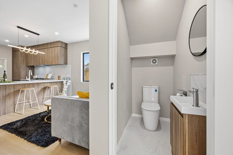 Photo of property in 60c Hutchinsons Road, Bucklands Beach, Auckland, 2014