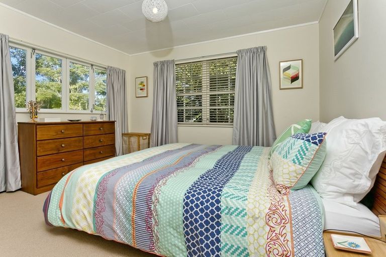 Photo of property in 28 Lavery Place, Sunnynook, Auckland, 0632