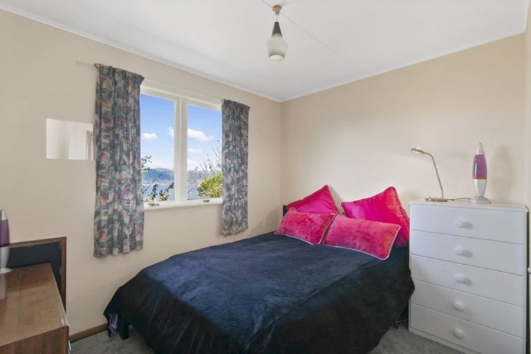 Photo of property in 12-12a Singers Road, Korokoro, Lower Hutt, 5012