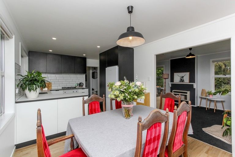 Photo of property in 83 Riversdale Drive, Merrilands, New Plymouth, 4312