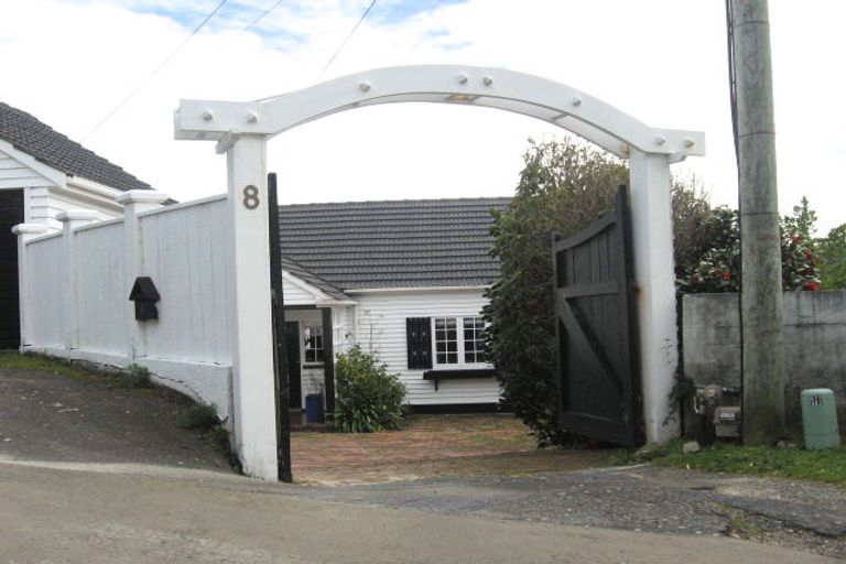 Photo of property in 8 Donald Crescent, Karori, Wellington, 6012
