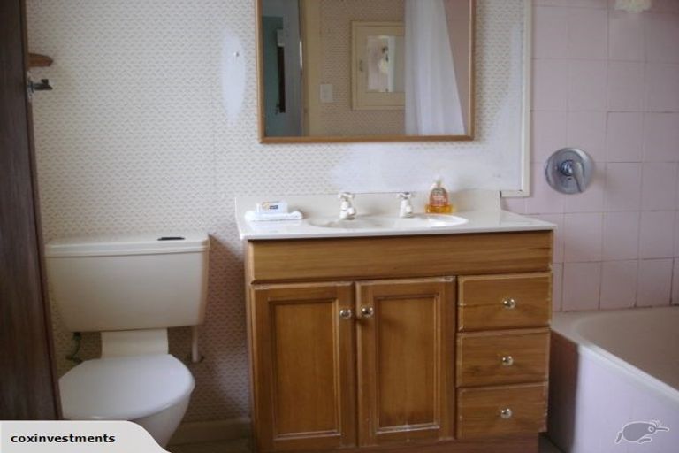 Photo of property in 44 Queens Drive, Lyall Bay, Wellington, 6022