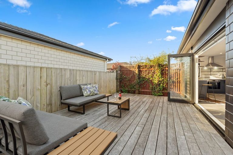 Photo of property in 27a Lillian Place, Orewa, 0931