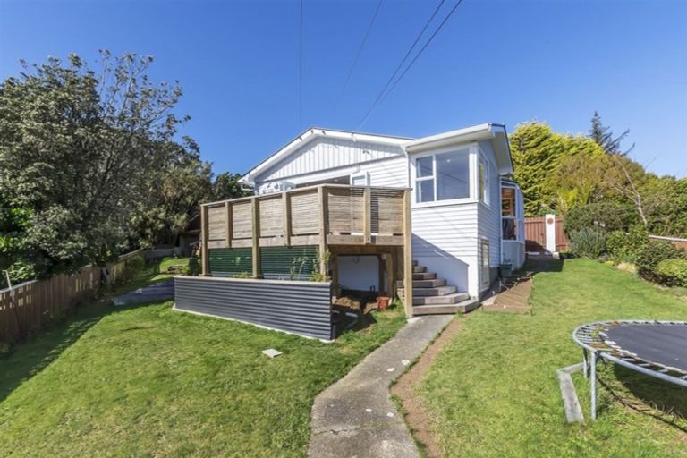Photo of property in 6 Mayfair Place, Tawa, Wellington, 5028