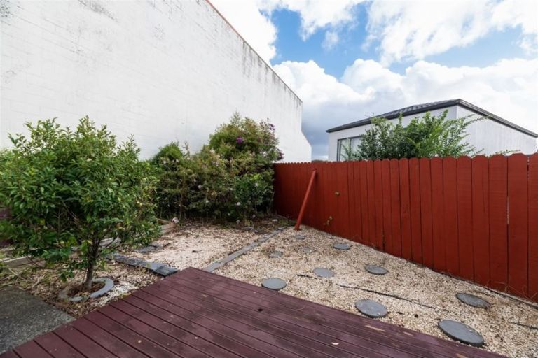 Photo of property in 17 Rakich Place, Henderson, Auckland, 0612