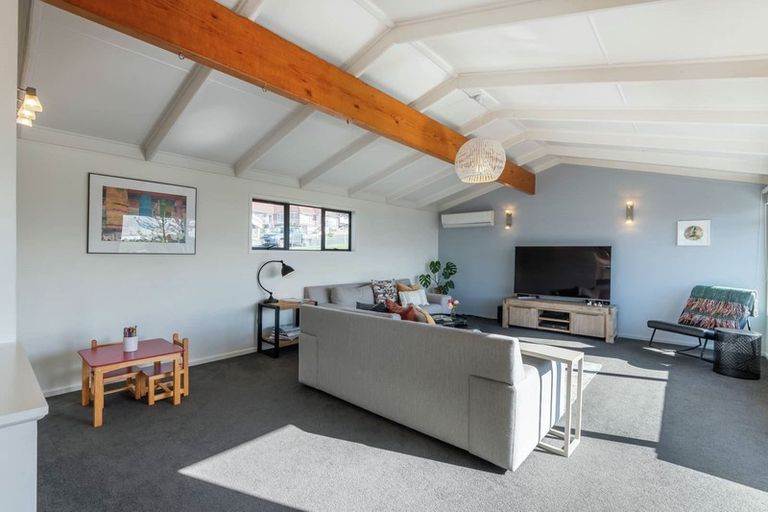 Photo of property in 118 Bleakhouse Road, Mellons Bay, Auckland, 2014