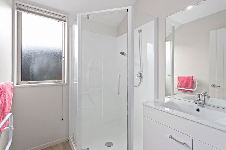 Photo of property in 33a Wilsons Road South, Saint Martins, Christchurch, 8022