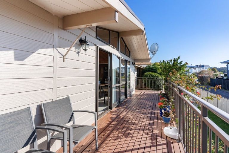 Photo of property in 121 Bruce Wallace Place, Whangamata, 3620