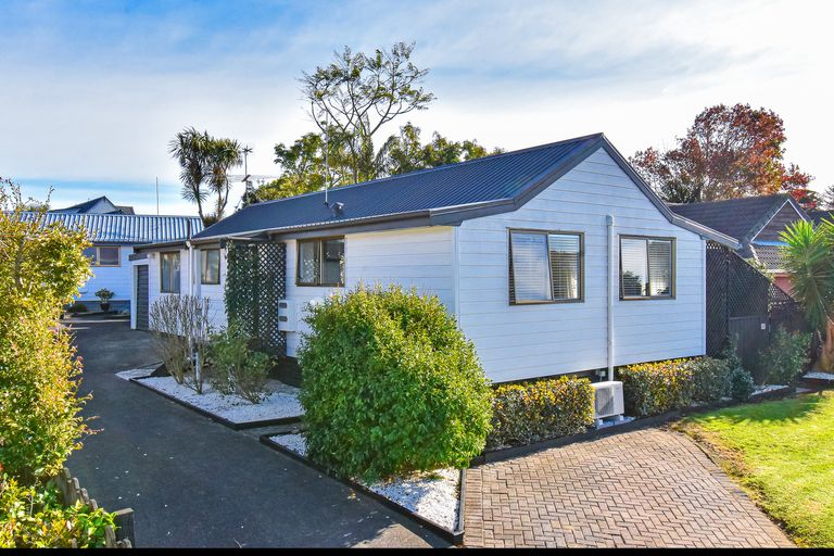 Photo of property in 1/3 Hoylake Place, Wattle Downs, Auckland, 2103