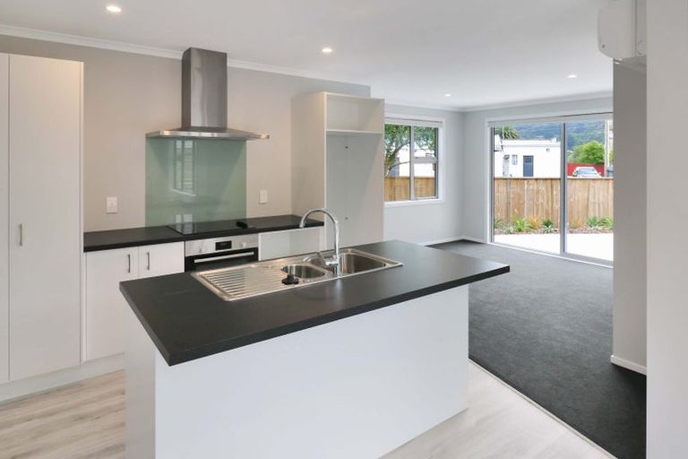 Photo of property in 4d Horoeka Street, Stokes Valley, Lower Hutt, 5019