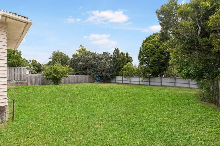 Photo of property in 100 Te Atatu Road, Te Atatu South, Auckland, 0610