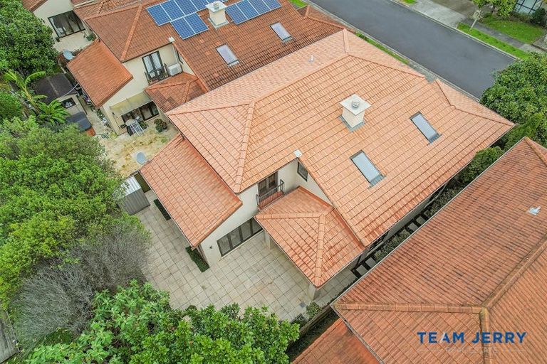 Photo of property in 27 Bridgefield Crescent, Flat Bush, Auckland, 2016