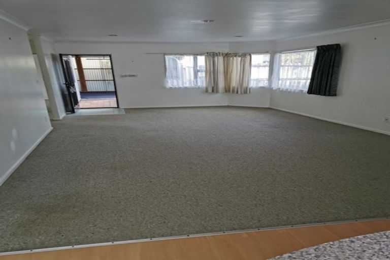 Photo of property in 70 Sturges Road, Henderson, Auckland, 0612