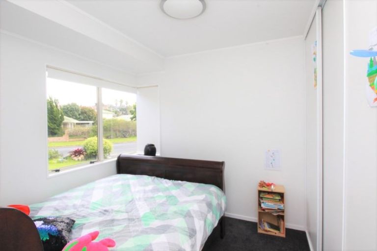 Photo of property in 25 Esther Place, Red Beach, 0932