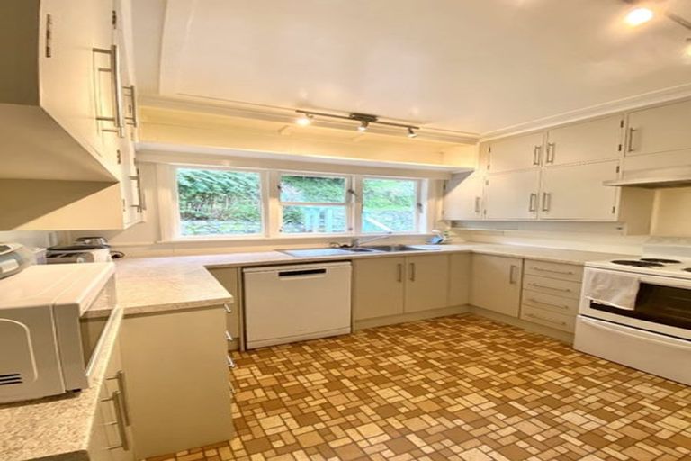 Photo of property in 1 Kohima Drive, Khandallah, Wellington, 6035