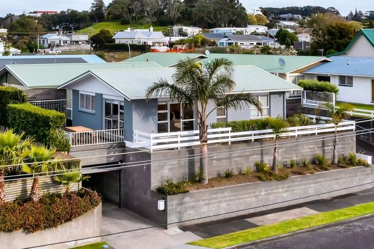 Photo of property in 1/246 Courtenay Street, Strandon, New Plymouth, 4312