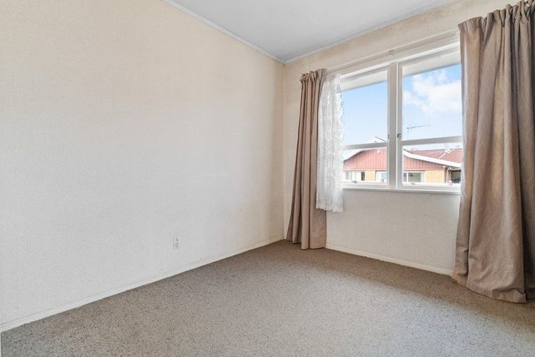 Photo of property in 42 Ray Small Drive, Pahurehure, Papakura, 2113