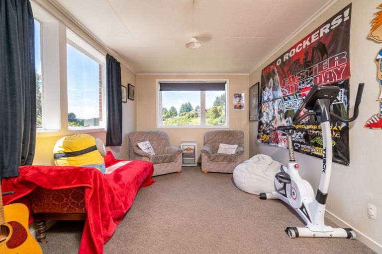Photo of property in 18 Pioneer Crescent, Helensburgh, Dunedin, 9010