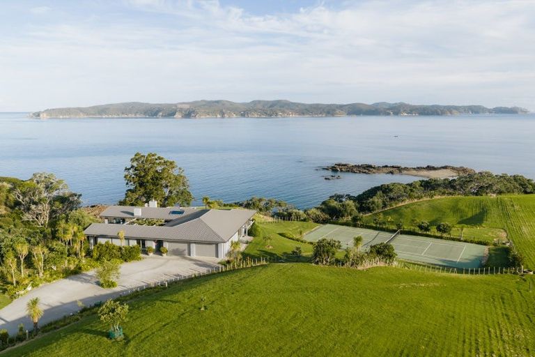 Photo of property in 1024 Takatu Road, Tawharanui Peninsula, Matakana, 0986