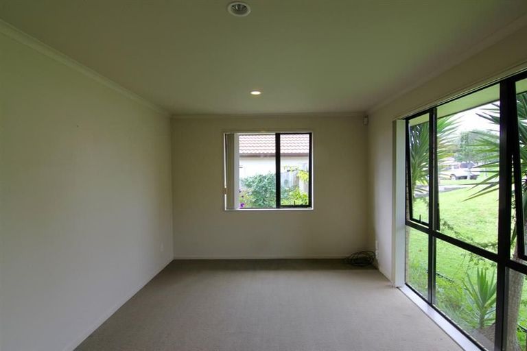 Photo of property in 28 Nimstedt Avenue, Oteha, Auckland, 0632