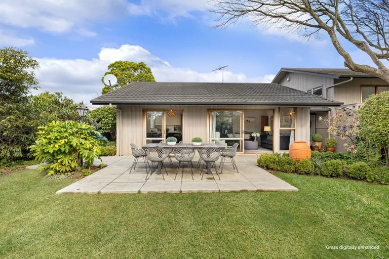 Photo of property in 27 Highland Place, Avonhead, Christchurch, 8042