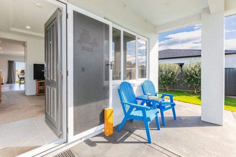 Photo of property in 32 Heynes Place, Clive, 4102