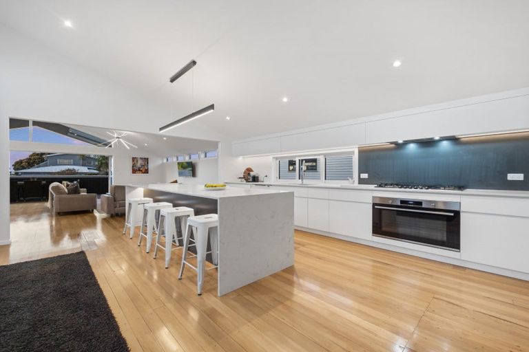 Photo of property in 112 Karewa Parade, Papamoa Beach, Papamoa, 3118