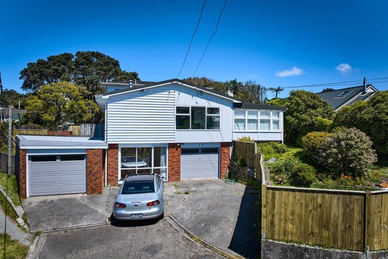 Photo of property in 18 Robert Street, Newlands, Wellington, 6037