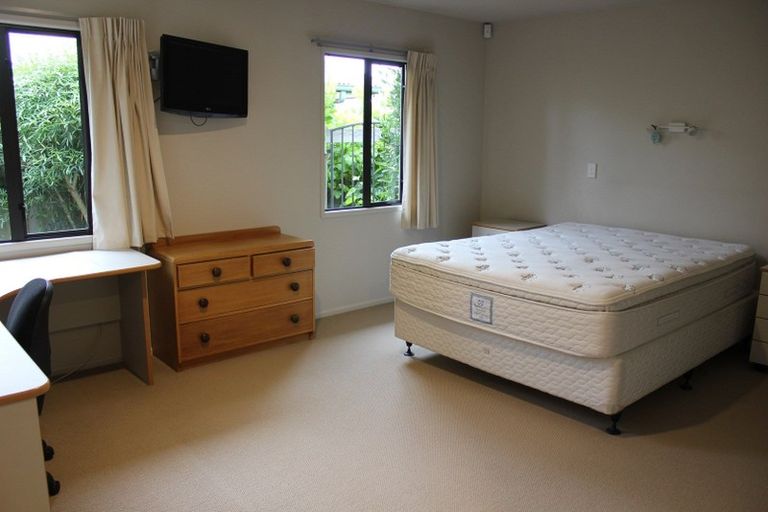 Photo of property in 2 Saint Hill Lane, Havelock North, 4130