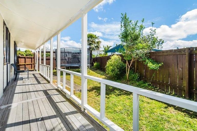 Photo of property in 17 Cameron Place, Ranui, Auckland, 0612