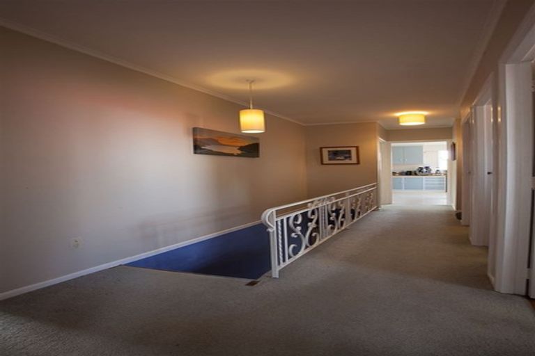 Photo of property in 28 Coniston Avenue, Te Atatu South, Auckland, 0610