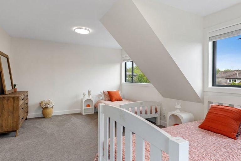 Photo of property in 66 Straven Road, Fendalton, Christchurch, 8014