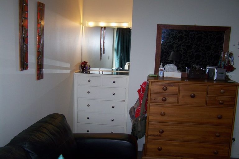 Photo of property in 25 Kitchener Street, Martinborough, 5711