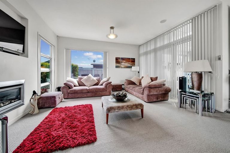 Photo of property in 45 Links Drive, Waiwhakaiho, New Plymouth, 4312