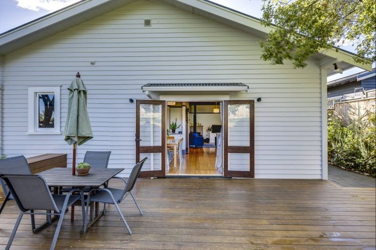 Photo of property in 82 Napier Terrace, Hospital Hill, Napier, 4110