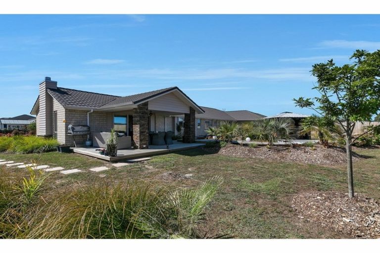 Photo of property in 19-21 Kauri Drive, Kumeu, 0810