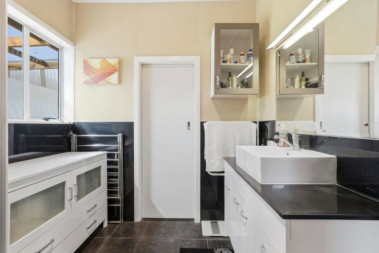 Photo of property in 10 Andresen Street, Foxton Beach, Foxton, 4815