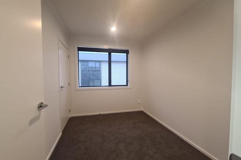 Photo of property in 5 Holystone Road, Whitby, Porirua, 5024