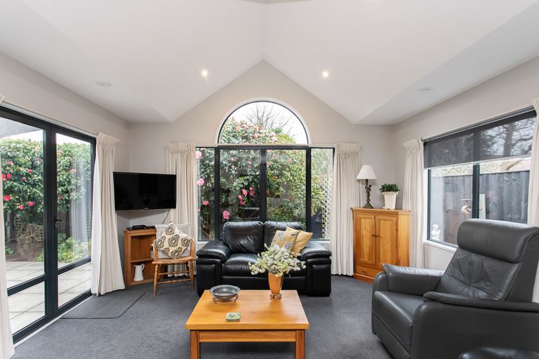 Photo of property in 155a Weston Road, St Albans, Christchurch, 8052