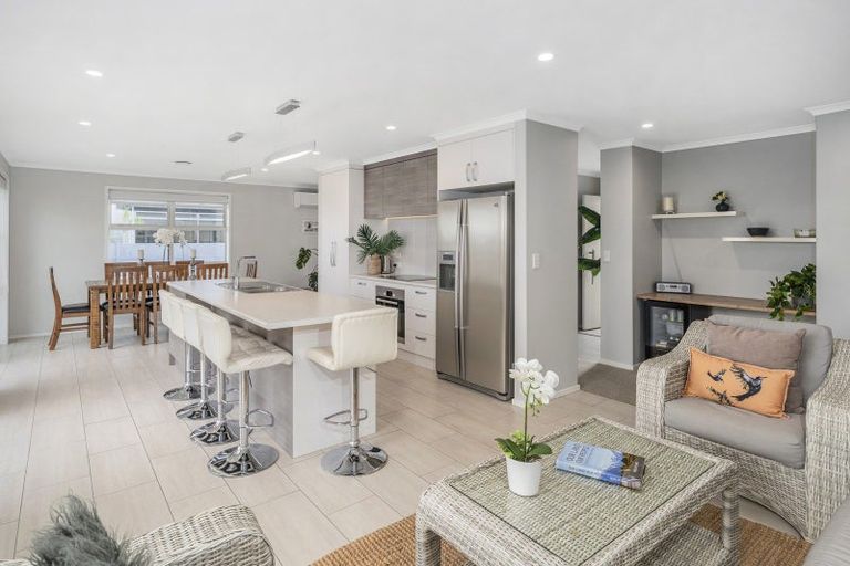 Photo of property in 17 Mermaid Place, Whitianga, 3510