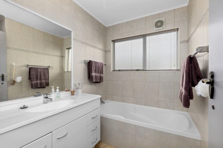 Photo of property in 50b Whites Line West, Woburn, Lower Hutt, 5010