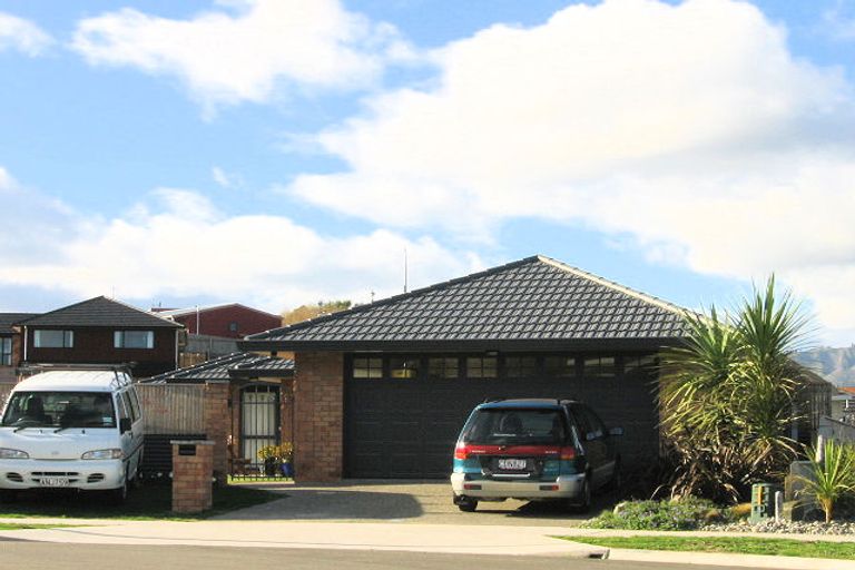 Photo of property in 27 Leanne Way, Waikanae Beach, Waikanae, 5036