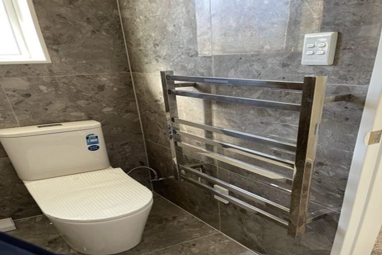 Photo of property in 7 Vinistra Road, Kumeu, 0810