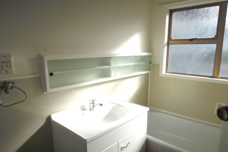 Photo of property in 2/3 Rahopara Street, Castor Bay, Auckland, 0620