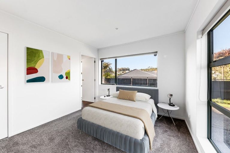 Photo of property in 184b Whangaparaoa Road, Red Beach, 0932