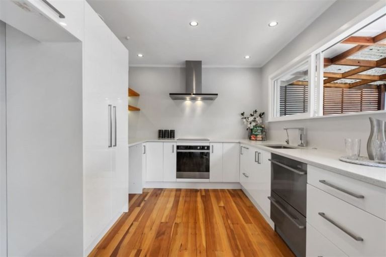 Photo of property in 968 East Coast Road, Northcross, Auckland, 0632