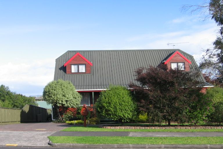 Photo of property in 3/2 Channing Crescent, Botany Downs, Auckland, 2010