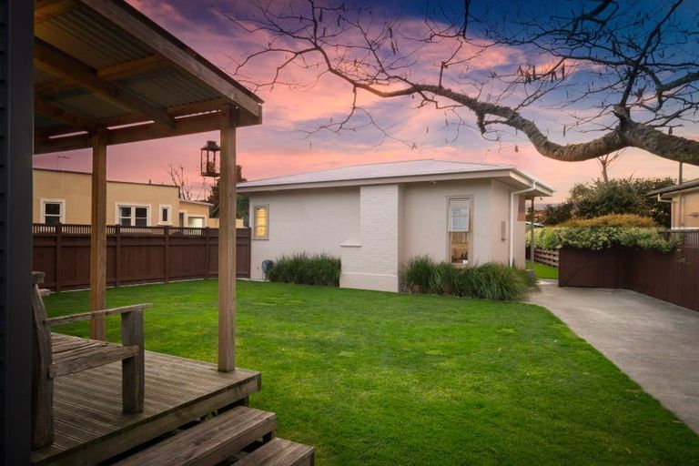 Photo of property in 25 Winston Avenue, Hokowhitu, Palmerston North, 4410